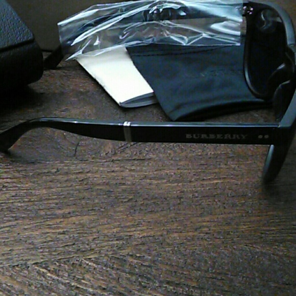 Sunglasses - Picture 4 of 5